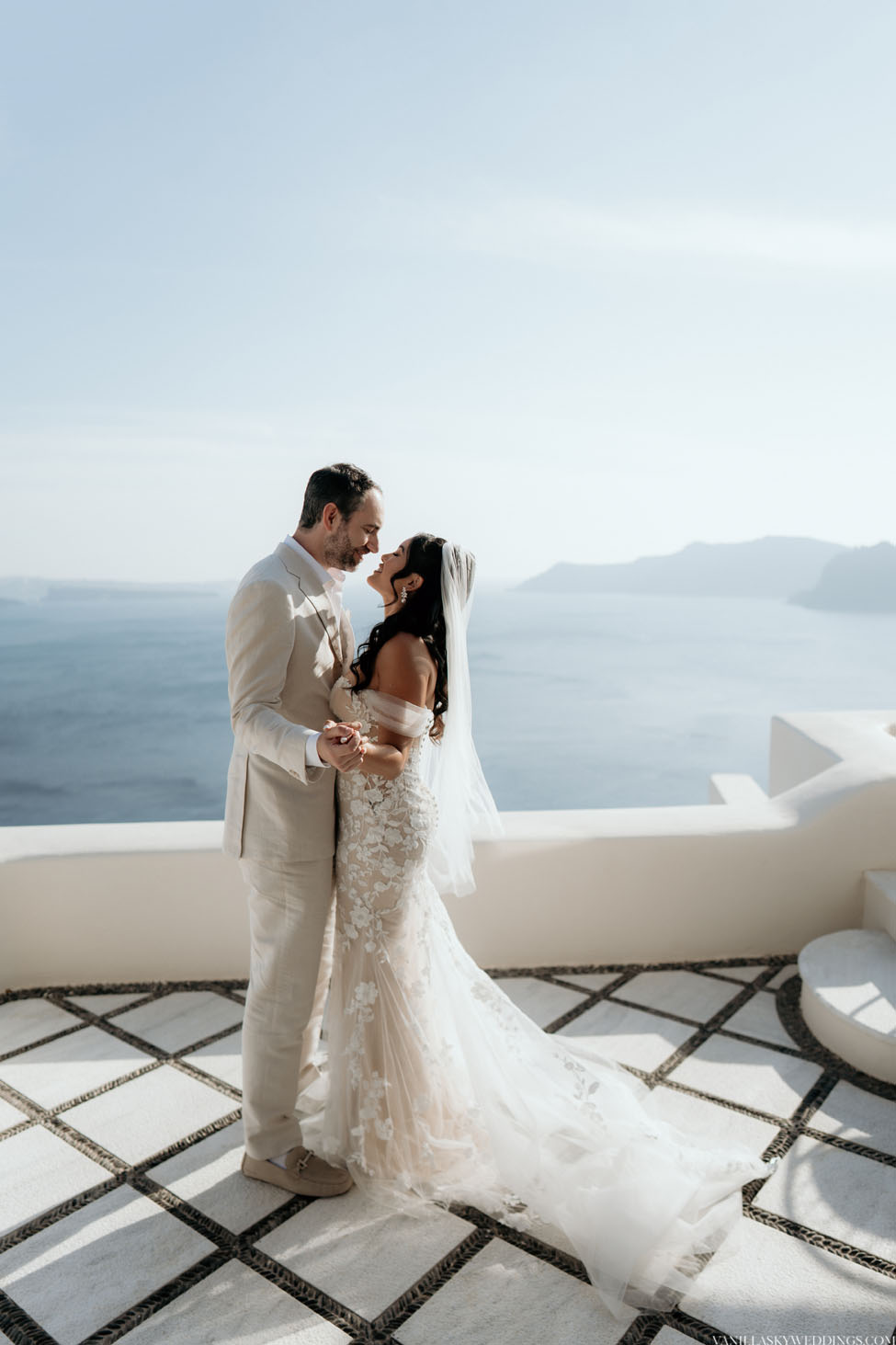 canaves-elopement-wedding-in-santorini-greece-oia