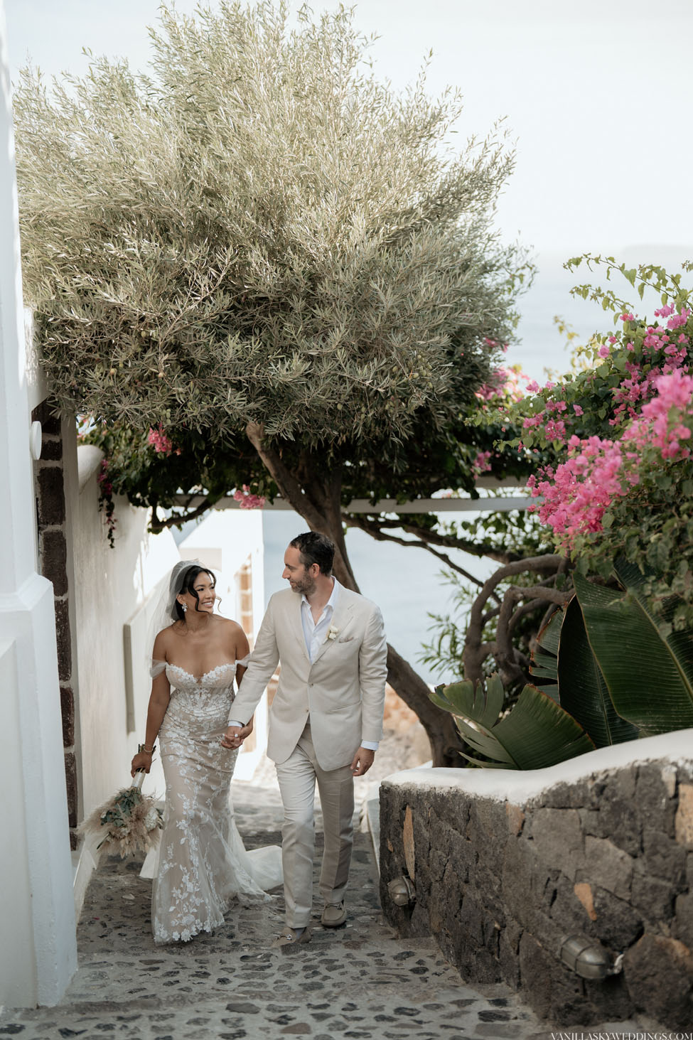 canaves-elopement-wedding-in-santorini-greece-oia